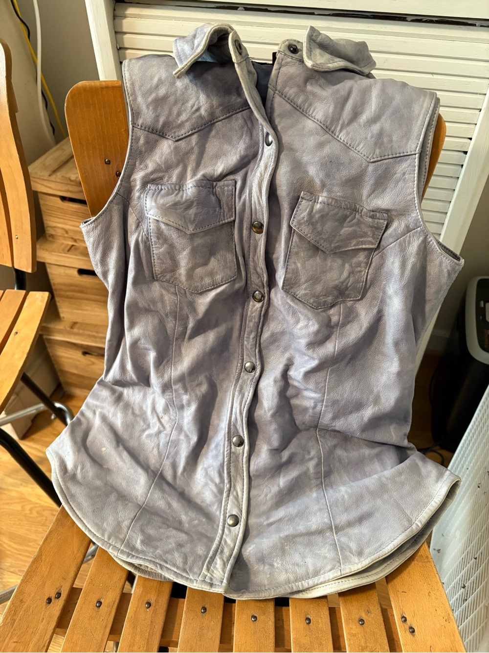 Emilie d.  Button-Front Leather Vest in Faded grey 100% leather